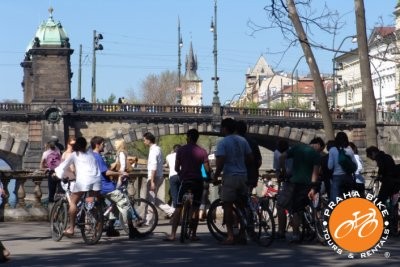 Tappa all'isola sul fiume