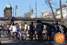 Tappa all'isola sul fiume