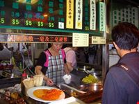 Uno dei tanti ristoranti presenti sulla strada di Nathan Road