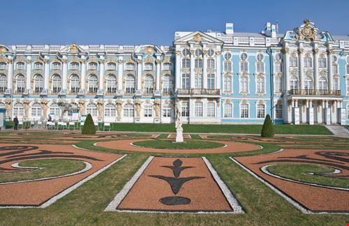 Palazzo e Parco di Caterina Fonte: Nadezhda Bolotina - Shutterstock  Nadezhda Bolotina - Shutterstock  Nadezhda Bolotina - Shutterstock 