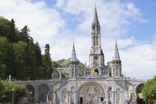 Santuario di Lourdes - Fonte: southmind - ©Shutterstock - southmind - ©Shutterstock - southmind - ©Shutterstock