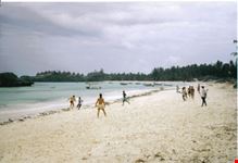 spiaggia di Watamu, basta un pallone per unire tutti