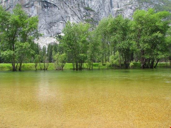 Yosemite National Park Fonte: Cardaf -©Shutterstock Cardaf -©Shutterstock Cardaf -©Shutterstock