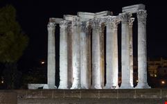 Il Tempio di Zeus Olimpo  illuminato