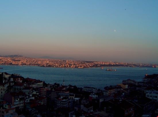 Un ponte tra Oriente e Occidente Istanbul MARKO BARDAZZI MARKO BARDAZZI