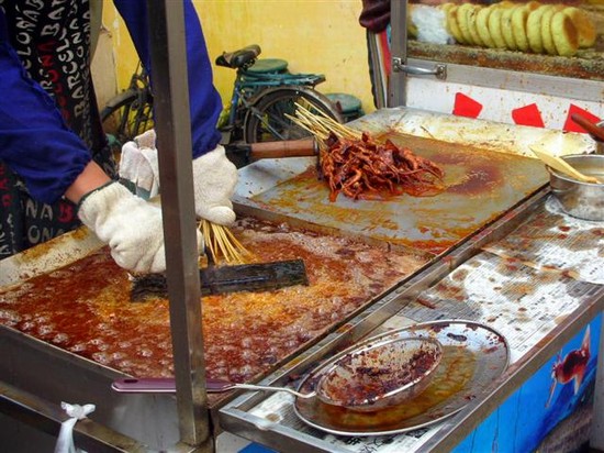 Venditori ambulanti di involtini di seppie piccanti
