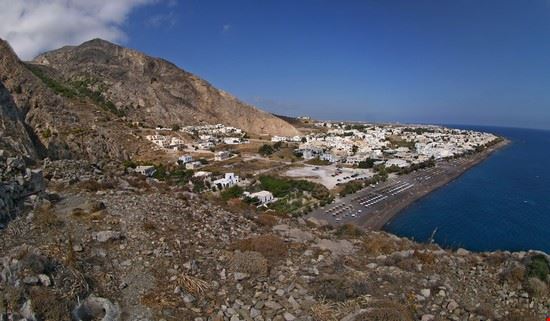 Kamari Beach Santorini John L Richbourg
©Shutterstock  John L Richbourg
©Shutterstock 