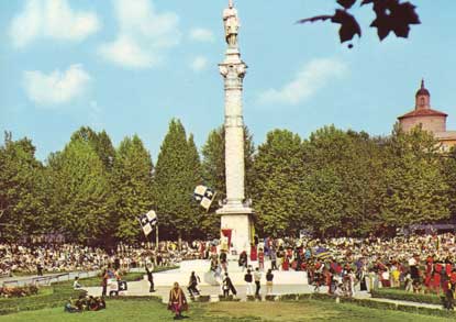 Giochi delle Contrade in Piazza Ariostea