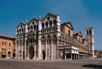 La Piazza davanti la Cattedrale