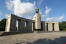 berlin monument in tiergarten park