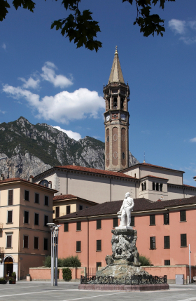 Una piazza di Lecco