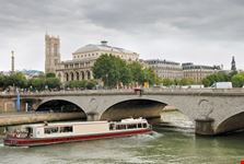 paris theatre du chatelet und pont au change in paris