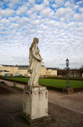 Statua nel parco del palazzo