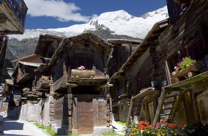 Piccolo villaggio di antichi chalet