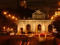 madrid puerta de alcala de noche