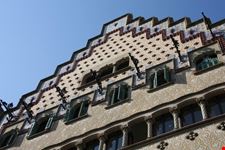 barcelona dachgiebel der casa amatller