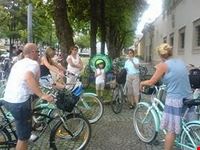 salzburg stadtfuehrer auf dem rad in salzburg