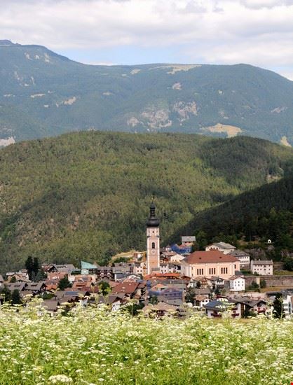 Veduta dai prati che circondano la località.  