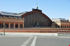 madrid bahnhof im atocha-viertel