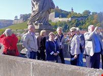 wuerzburg fuehrung auf der alten mainbruecke