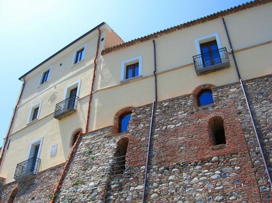 Centro storico l'hotel ristorante palazzo castriota (sec. XVI)  