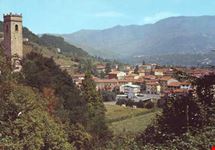 Veduta del paese e della montagna