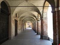 Antico portico nella città medievale di Cherasco