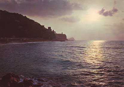 Suggestiva alba sul mare