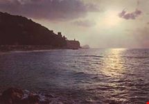Suggestiva alba sul mare