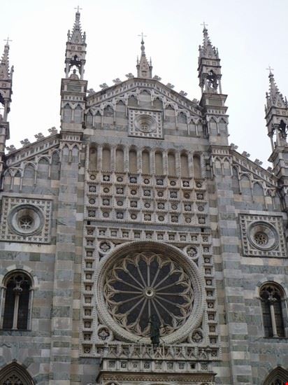  la bella facciata del Duomo di Monza  