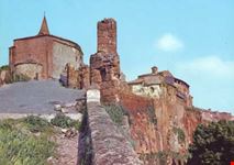orvieto quartiere medioevale bastioni e chiesa s giovanni