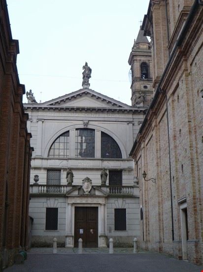  vista della facciata della chiesa di san defendente tra le altre due chiese  