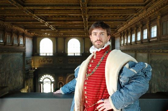 Museo dei Ragazzi - L'attivita inizia con la visita ai Quartieri Monumentali, durante la quale si evidenziano le caratteristiche della reggia di Cosimo e il nesso fra Arte e Potere per concludersi nel Teatro del Museo Civilt del Rinascimento a Firenze dove il pubblico incontra in udienza il duca Cosimo I de'Medici o la duchessa Eleonora di Toledo, impersonati da animatori-attori.