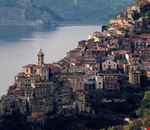 Scorcio del Centro Storico con vista lago Scorcio del Centro Storico con vista lago