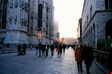 milan via montenapoleone