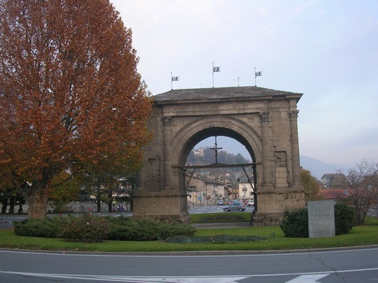 Arco di Cesare Augusto