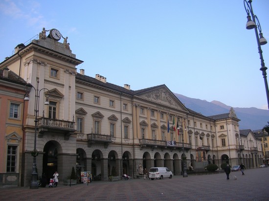 Piazza E. Chanoux