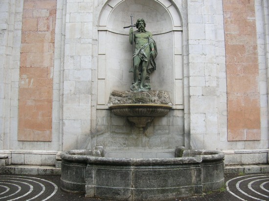 Fontana del Tritone