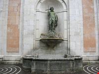 Fontana del Tritone