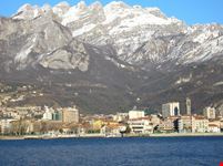 Panorama di Lecco con Monte Resegone