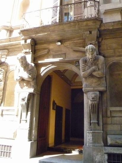 casa degli omenoni