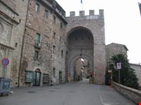 porta san francesco assisi