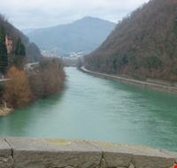 fiume Serchio scorre sotto il POnte del Diavolo fiume Serchio scorre sotto il POnte del Diavolo