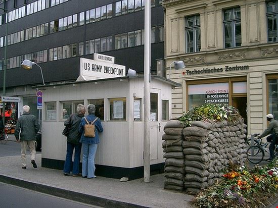 Check Point Charlie Berlino edwin.11 - Creative Commons edwin.11