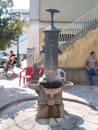 Nuova Fontana in Piazza Santo Stefano Inaugurated in Piazza Santo Stefano, in the historic center of  Varapodio (Reggio Calabria-Italy), the new artistic fountain stone hand-carved decorations and friezes. 
Artwork and sculptures made of solid stone (Lazzaro-Reggio Calabria).
  