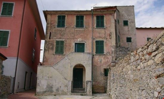 Montemarcello uno splendido palazzo di Montemarcello riporta nella storia di questo borgo  