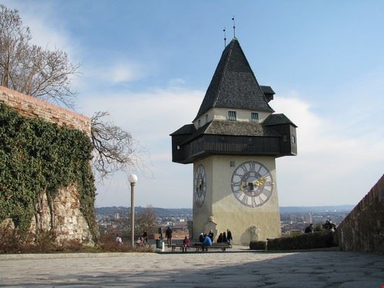 Torre dell'orologio La torre dell'orologio al castello di Graz,una meta imperdibile per i visitatori  