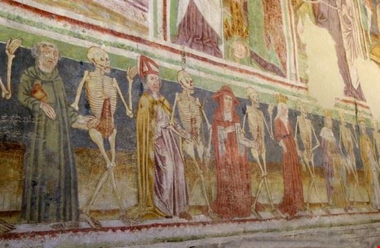 Danza macabra uno dei dipinti piu' belli ma anche inquietanti all'inteno della chiesa di Santa trinita a hrastovlje(Cristoglie)  