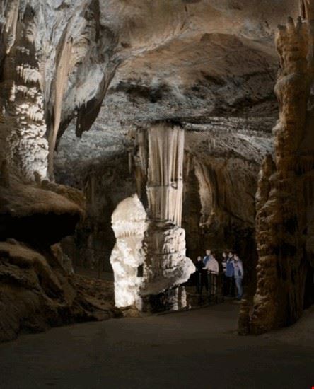 grotta altra immagine dal percorso nella grotta  