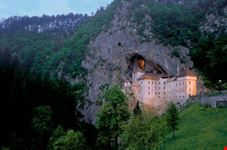 predjama di notte